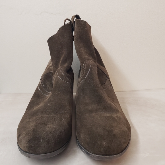 Frye & Co Sarah Shortie 70841 Brown Suede Leather Pull On Size 8.5 - Picture 3 of 11